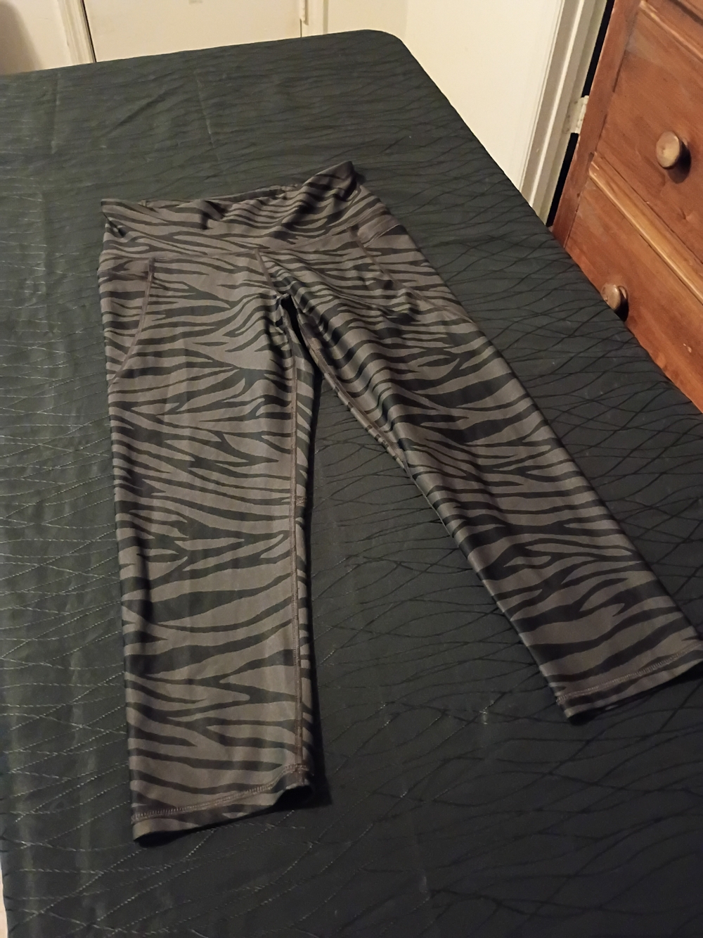 Old Navy Black and Gray Zebra Print Capris Leggings